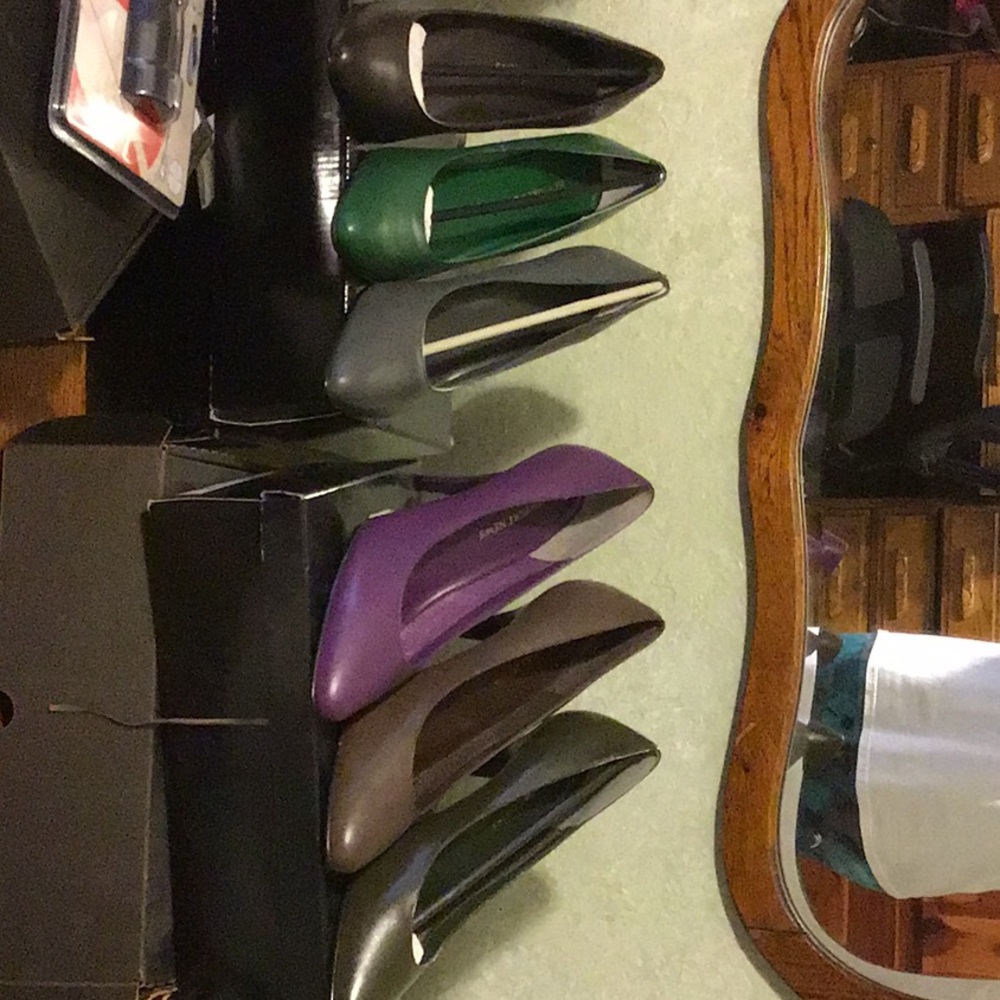 6 pairs of Newport News ladies heels shoes size 9